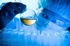Reagentes químicos úteis em ensaios analíticos